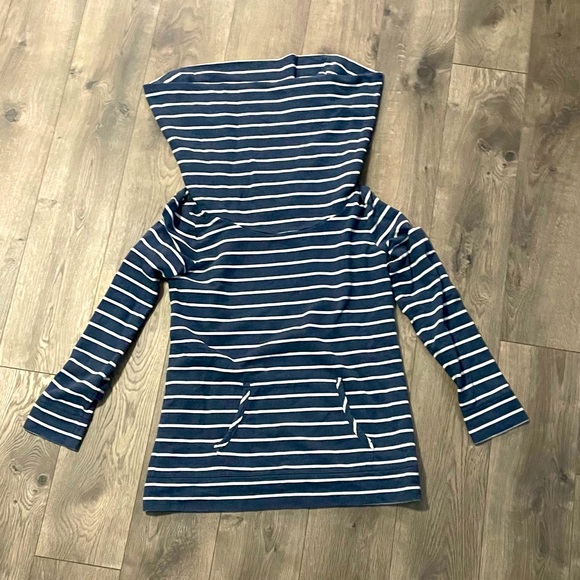 Ann Taylor Loft scoop neck long sleeve sweater - front pocket. Good condition. - Picture 3 of 5